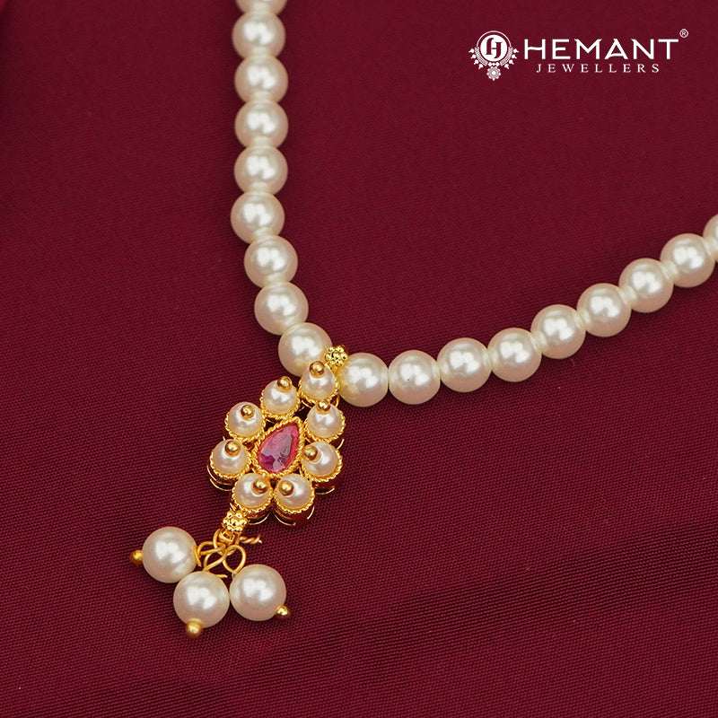 Traditional Maharashtrian Moti Mala Plain Panadi Moti Peti (with Earrings)