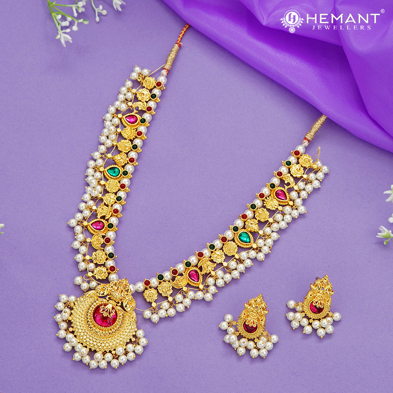 Traditional Maharashtrian Kolhapuri Saaj Moti 3 Panadi 15 Pan Saj Laxmi with earrings