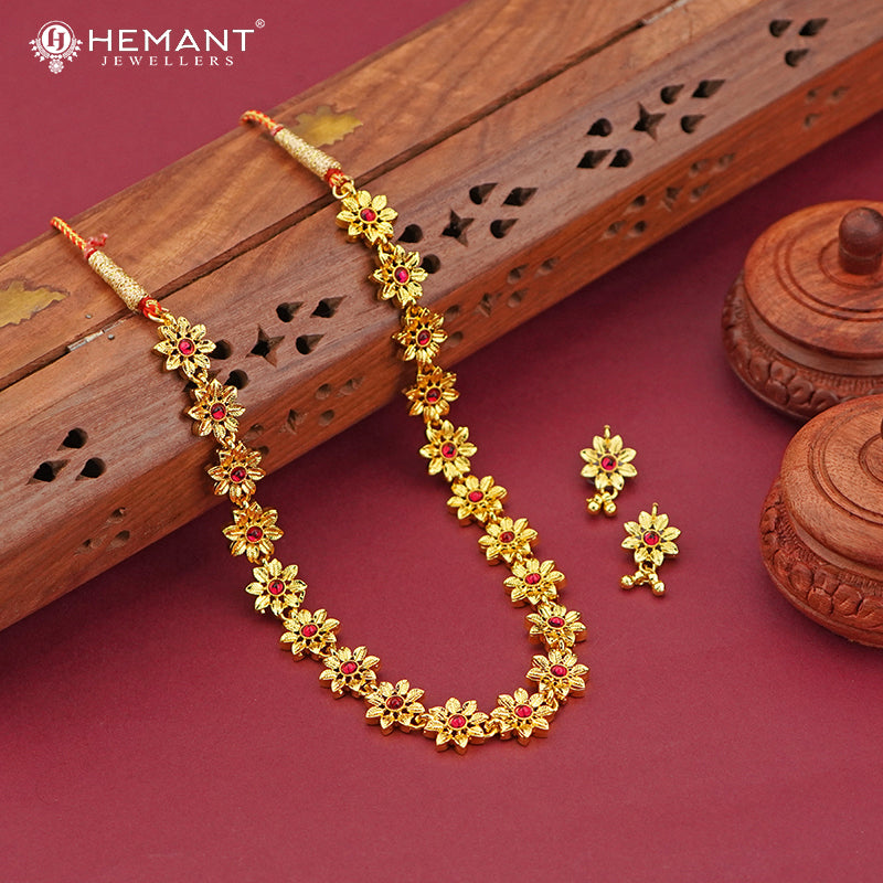 Traditional Maharashtrian Kolhapuri Bakuli Har I Line Stone Short (with earrings)