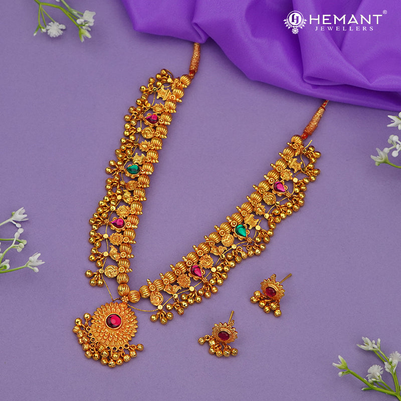 Traditional Maharashtrian Kolhapuri Saaj Geru 3 Panadi 15 Pan Surya Pendal (with Earrings)