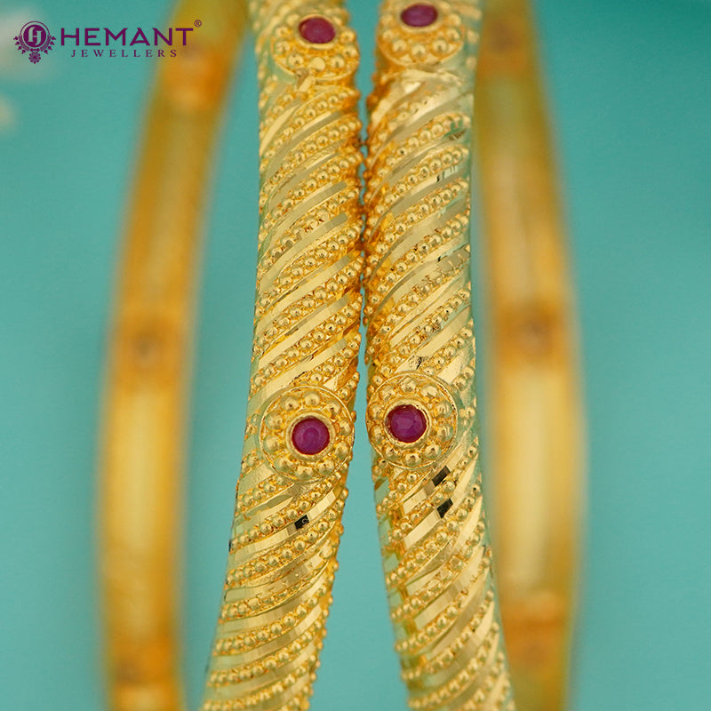 Forming Gold Bangles with Delicate Texture – 4380-82