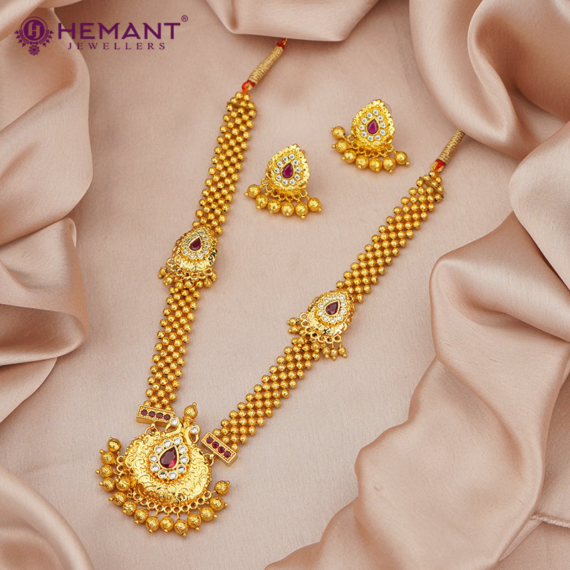 Traditional Maharashtrian Kolhapuri Thushi Patta Golden Karwari Pan RG A With Earrings