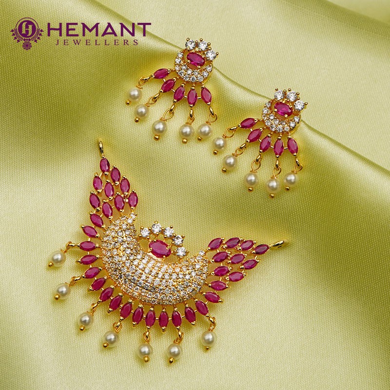 Elegant Tanmani Grapes Pendant Set | Exquisite Jewelry Collection