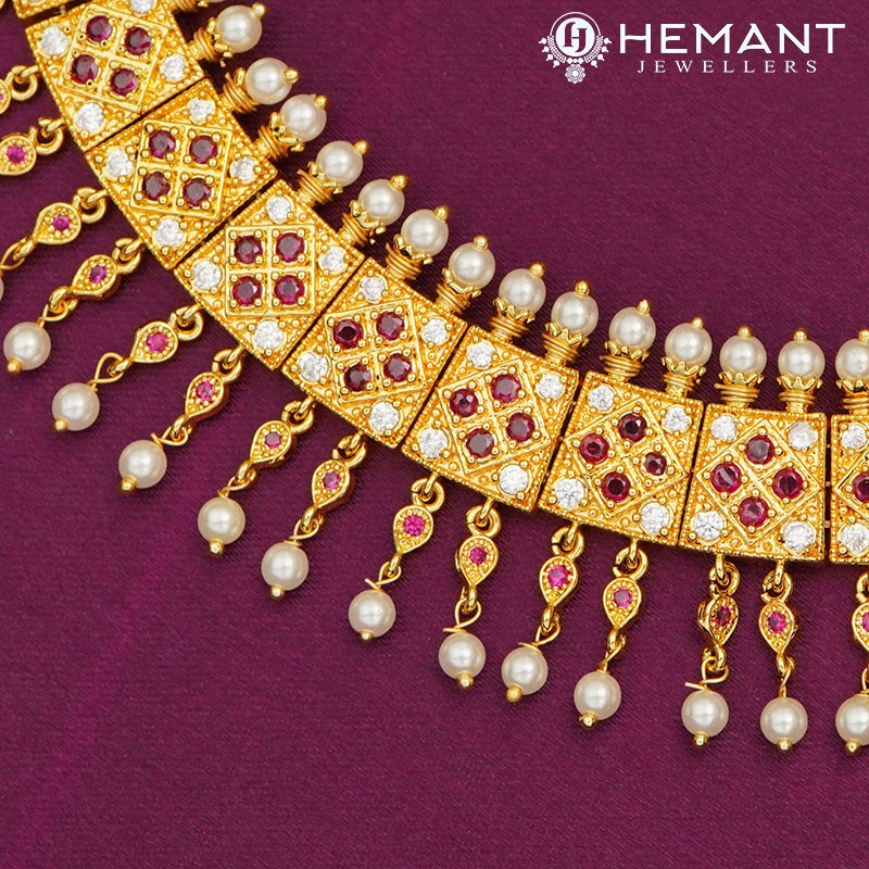Traditional Maharashtrian Moti Har (Pearl Necklace) 17 Kasturi 8 Stone WT
