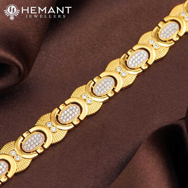 Solid Style Curb Link Design Men's Bracelet – Karizma Jewels-sonthuy.vn