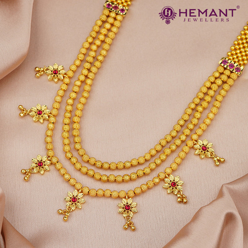 Traditional Maharashtrian Kolhapuri Thushi Patta Spot Bakuli with Earrings