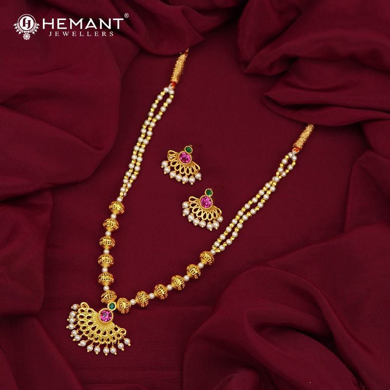 Traditional Maharashtrian Kolhapuri Moti Mala Gund Butterfly (with Earrings)