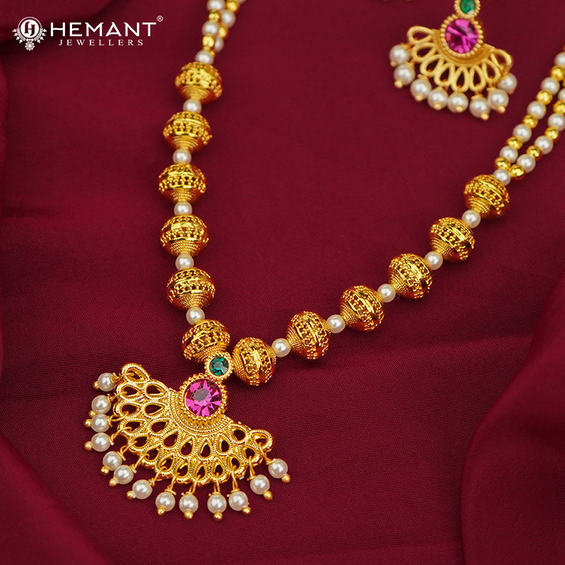 Traditional Maharashtrian Kolhapuri Moti Mala Gund Butterfly (with Earrings)