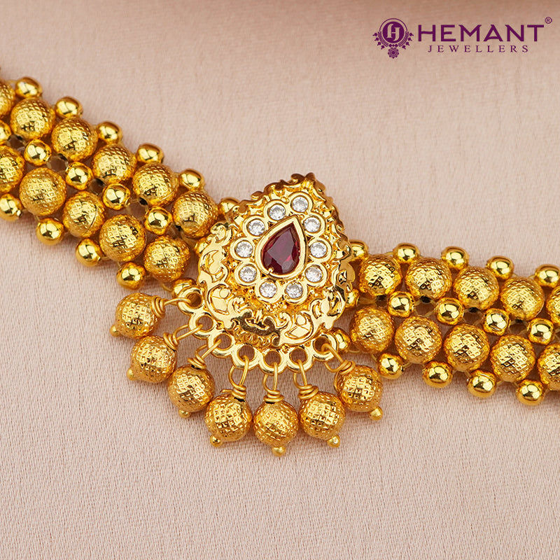 Traditional Maharashtrian Kolhapuri Thushi Patta Golden Karwari Pan RG With Earrings