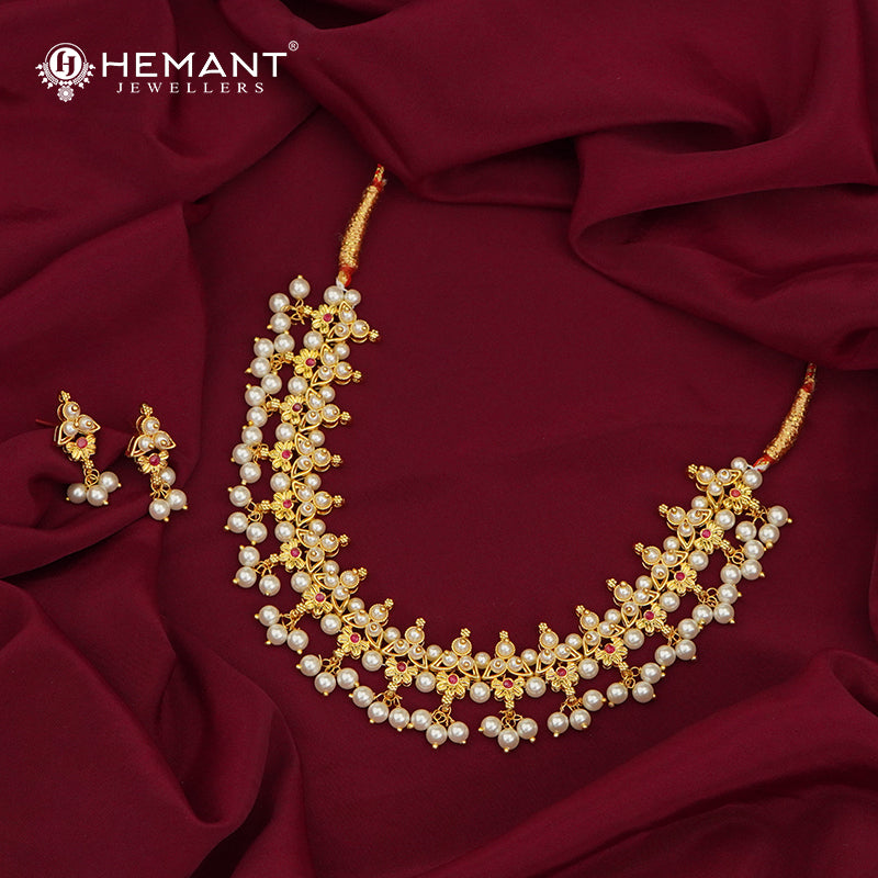 Traditional Maharashtrian Kolhapuri Moti Har 17 Peti 3 Paan Flower (with Earrings)