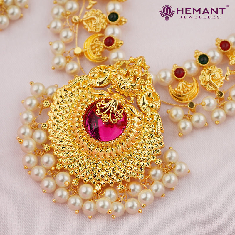 Traditional Maharashtrian Kolhapuri Saaj Moti 3 Panadi 15 Pan Saj Laxmi with earrings