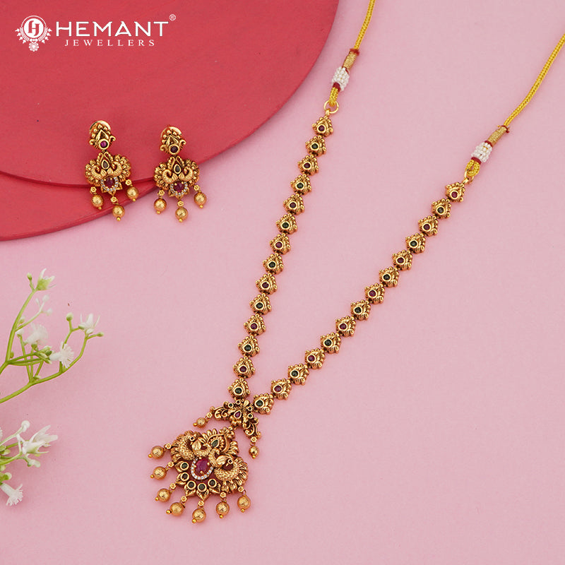 Temple-Style Laxmi Pendant Haar with Red-Green Stonework & Earrings 4038
