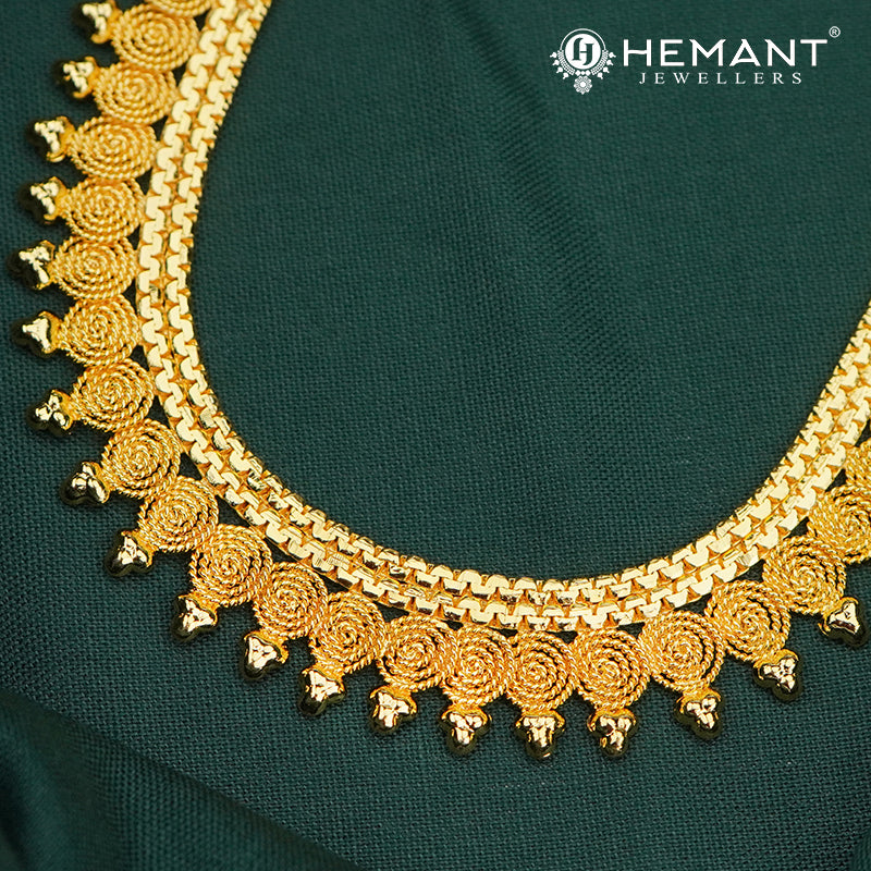 Traditional Maharashtrian Sunburst Motif Long Haar Necklace Set - 4236