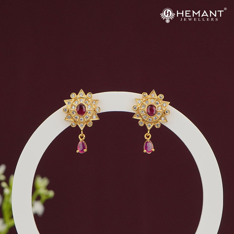 Star Motif Stud Earrings with Red Drop Stone – 4500-01