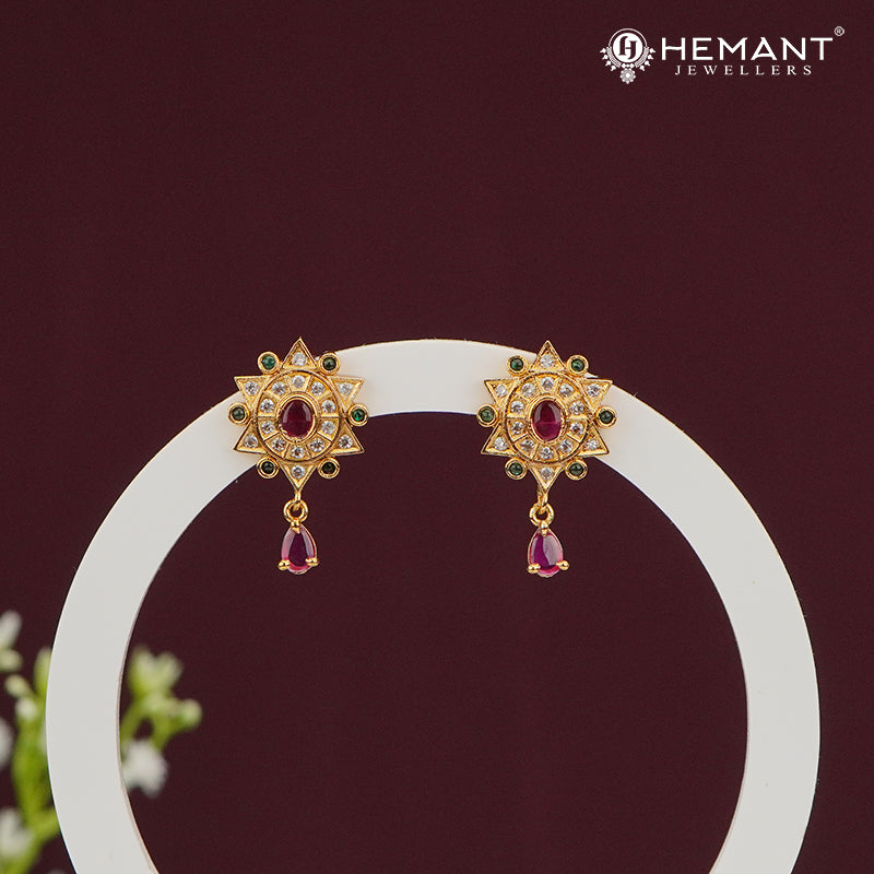 Star Motif Stud Earrings with Red Drop Stone – 4500-01