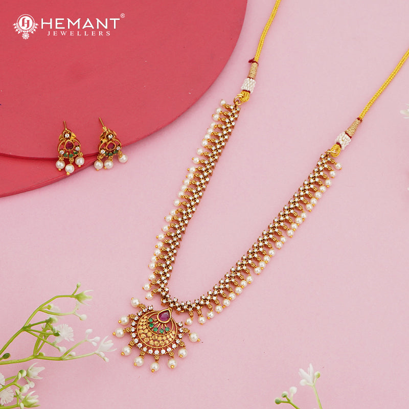 Chand Pendant Necklace Set with Pearl Drops