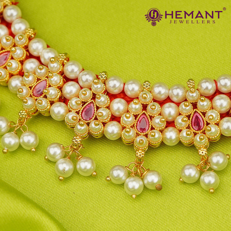 Traditional Maharashtrian Kolhapuri Gadi Thushi Panadi Moti Peti (with Earrings)
