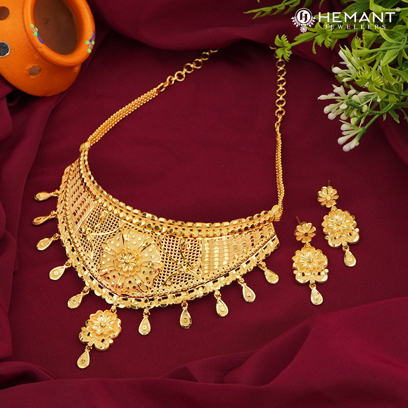 Traditional Forming Gold Choker Necklace Set with Floral Design and Dangling Accents 2
