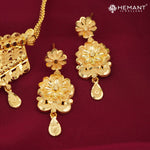 Traditional Forming Gold Choker Necklace Set with Floral Design and Dangling Accents 2