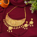 Traditional Forming Gold Choker Necklace Set with Floral Design and Dangling Accents 4