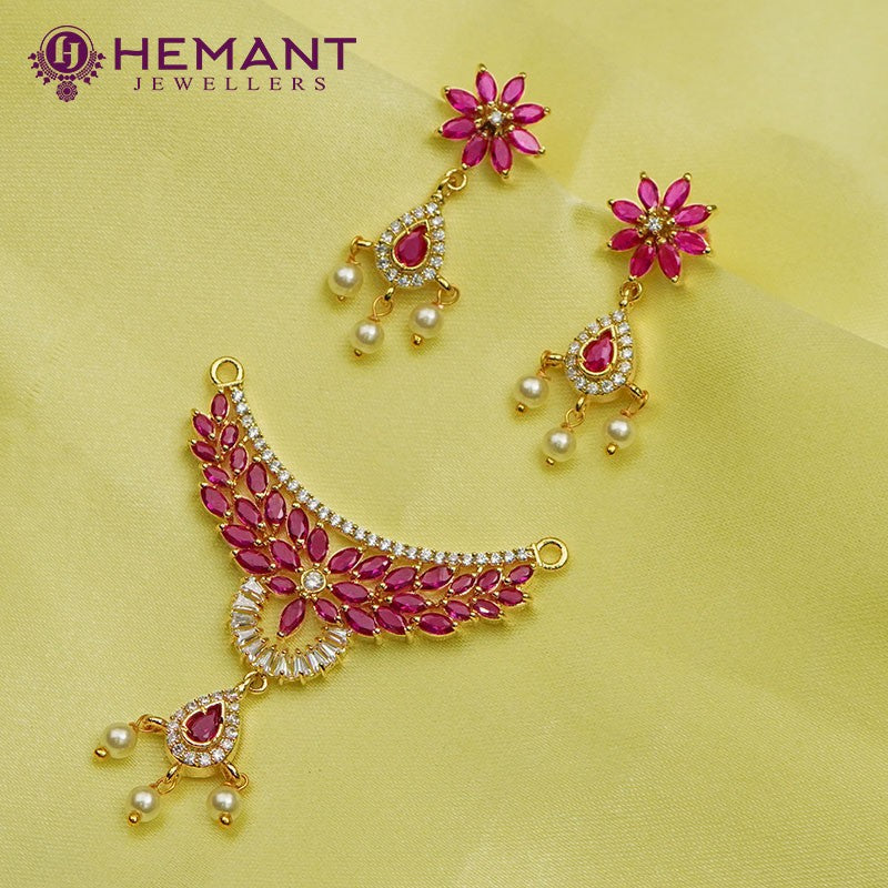 Elegant Tanmani Flower Pendant Set