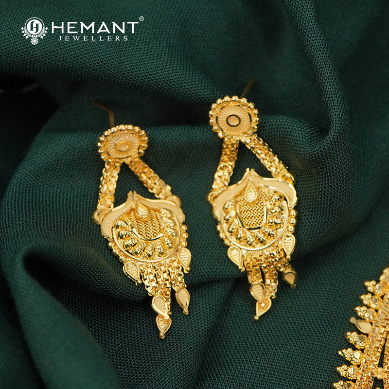 Maharashtrian Filigree Necklace Set (Gala-set) with Matching Kolhapuri Earrings - 5331