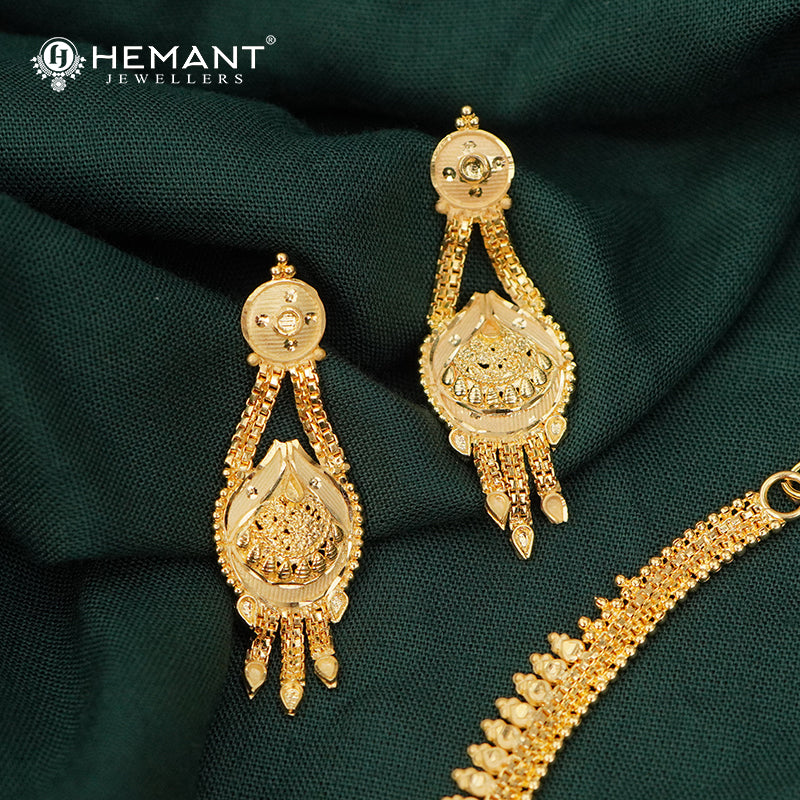 Traditional Kolhapuri Gold Finish Choker Necklace Set with Matching Drop Earrings-5329