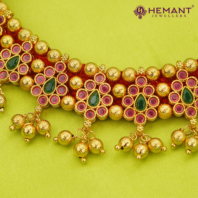 Traditional Maharashtrian Gadi Thushi Panadi Peti with Earrings - 4139