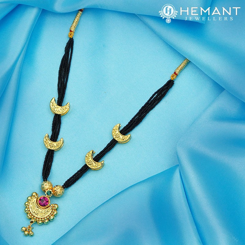 Traditional Maharashtrian Kolhapuri Mangalsutra 4 Chand Box