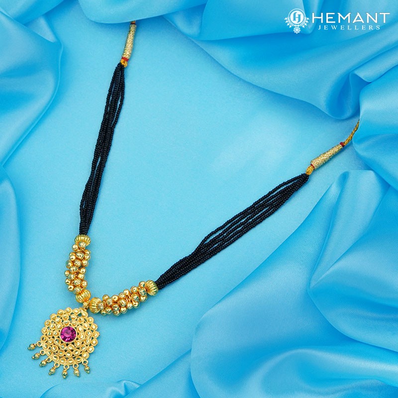 Traditional Maharashtrian Kolhapuri Mangalsutra Big Ghas Saj Veni