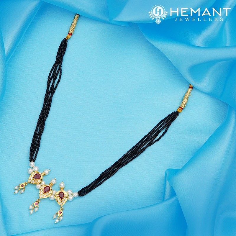 Traditional Maharashtrian Kolhapuri Mangalsutra Plain 3 Badam Peti