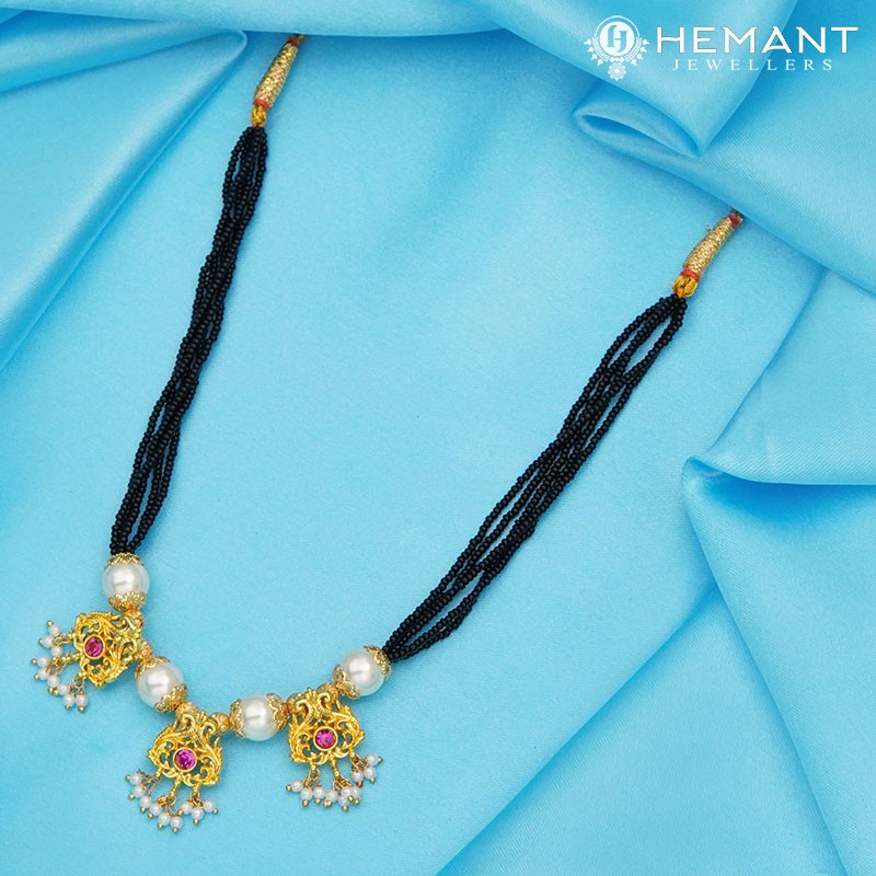 Traditional Maharashtrian Kolhapuri Mangalsutra Plain 3 Peacock Moti Ghas