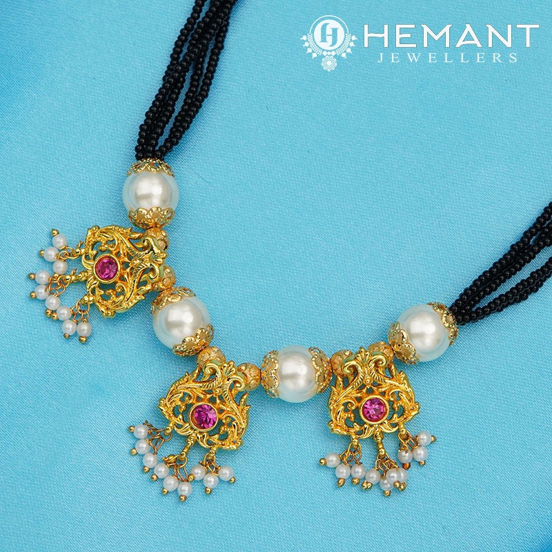 Traditional Maharashtrian Kolhapuri Mangalsutra Plain 3 Peacock Moti Ghas