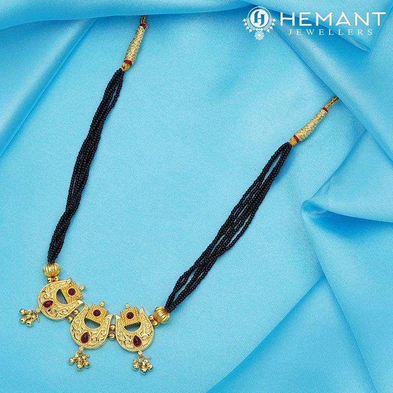 Traditional Maharashtrian Kolhapuri Mangalsutra Plain 3 Square Zalar