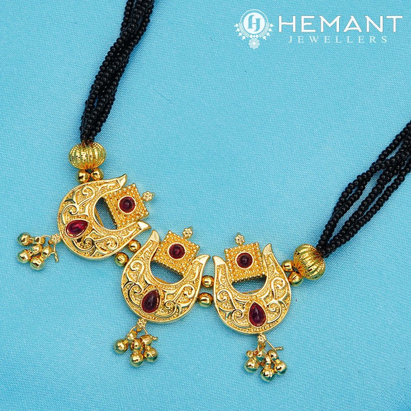 Traditional Maharashtrian Kolhapuri Mangalsutra Plain 3 Square Zalar