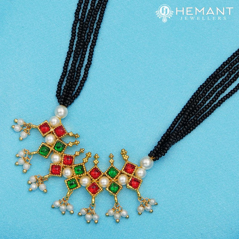 Traditional Maharashtrian Kolhapuri Mangalsutra Plain 7 Square Moti Stone