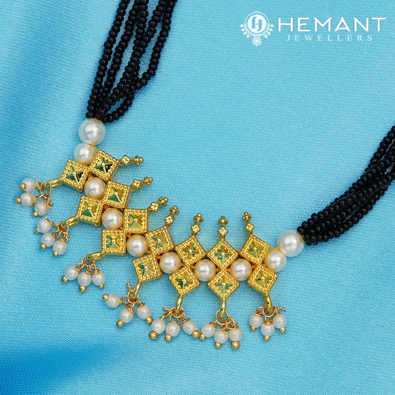 Traditional Maharashtrian Kolhapuri Mangalsutra Plain 7 Square Moti