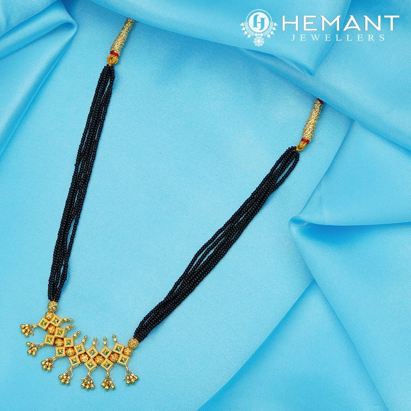 Traditional Maharashtrian Kolhapuri Mangalsutra Plain 7 Square Peti