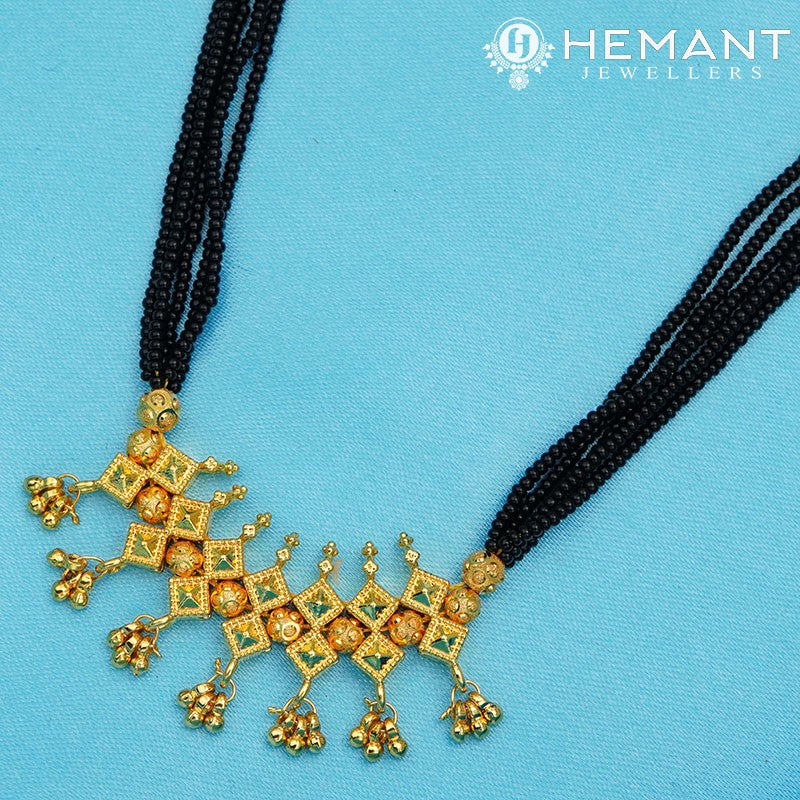 Traditional Maharashtrian Kolhapuri Mangalsutra Plain 7 Square Peti