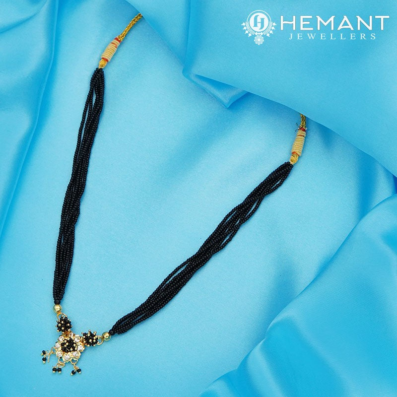 Traditional Maharashtrian Kolhapuri Mangalsutra Plain Ghas 8 Stone Triveni