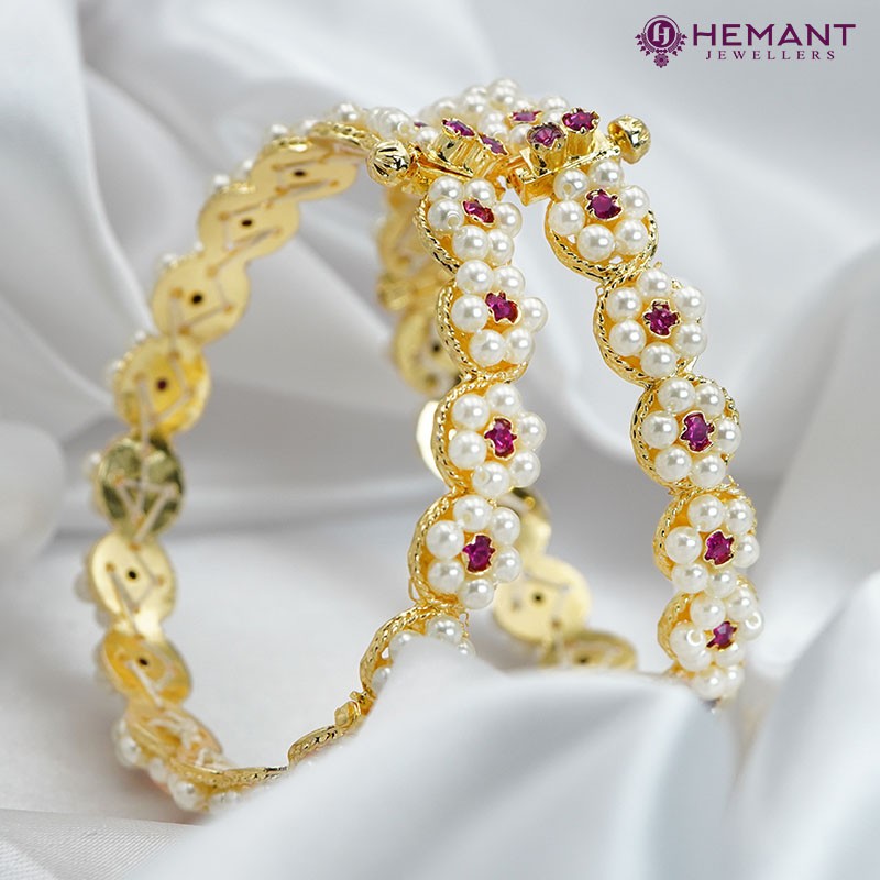 Traditional Maharashtrian Kolhapuri Micro Gold Plated Moti Chand Bangles