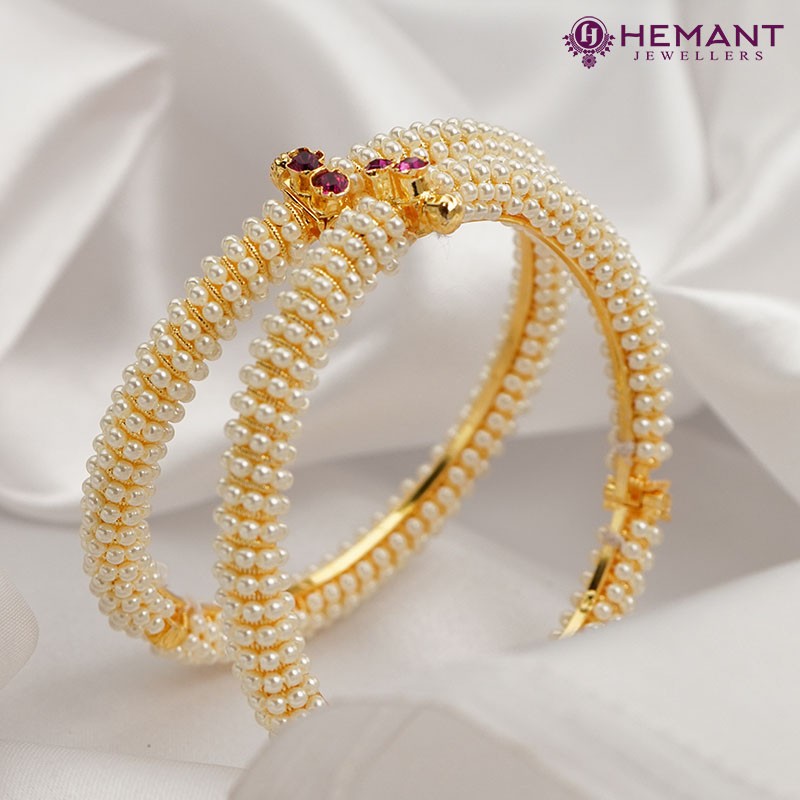 Traditional Maharashtrian Kolhapuri Moti Bangles Spring