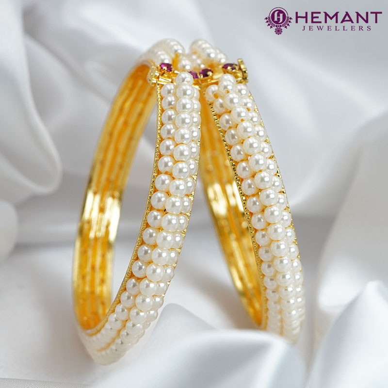 Traditional Maharashtrian Kolhapuri Moti Tode Bangles