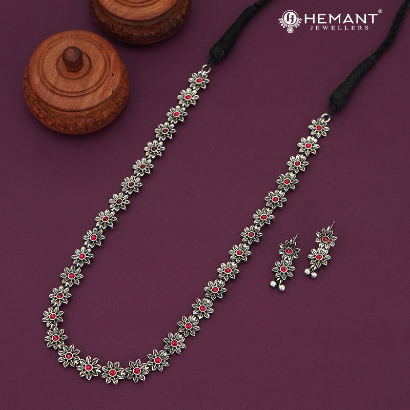Traditional Maharashtrian Kolhapuri Oxidized Silver Bakuli Har I Line Stone (with earrings) - 5031