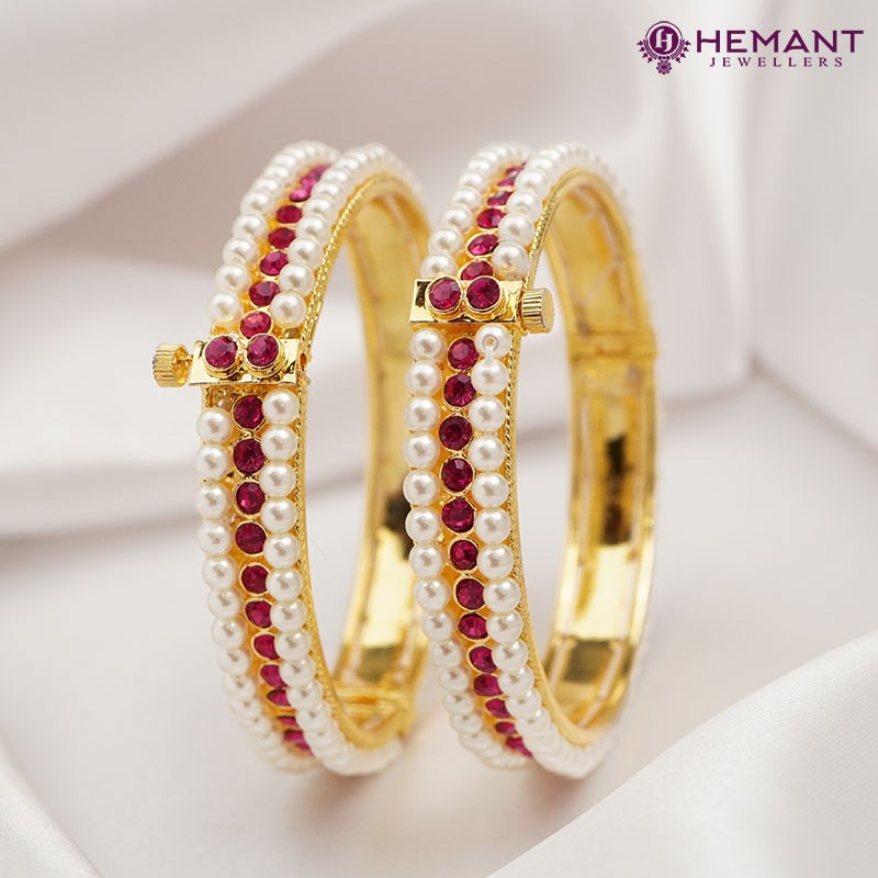 Traditional Maharashtrian Kolhapuri Shrimati Moti Bangles