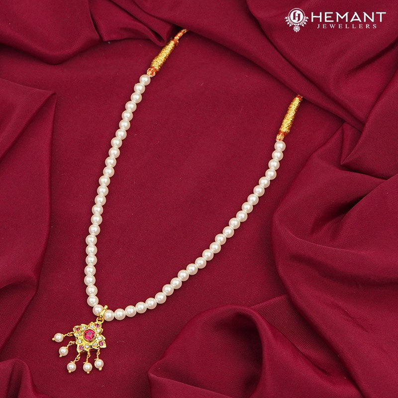 Traditional Maharashtrian Moti Mala Plain Karwari Small Square